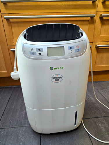 Meaco 25l white dehumidifier - white,